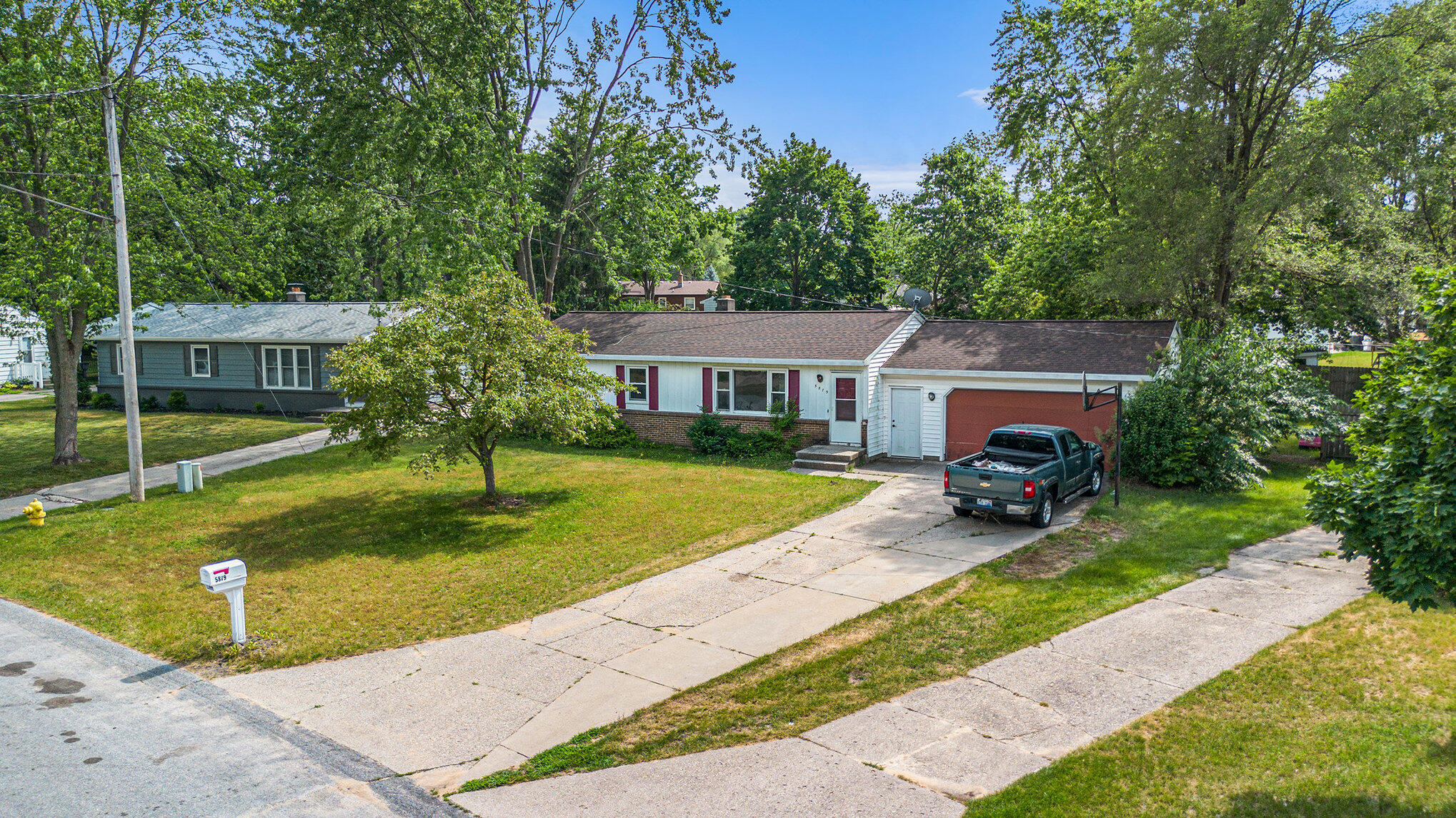 5879 Glenbrook Avenue SE