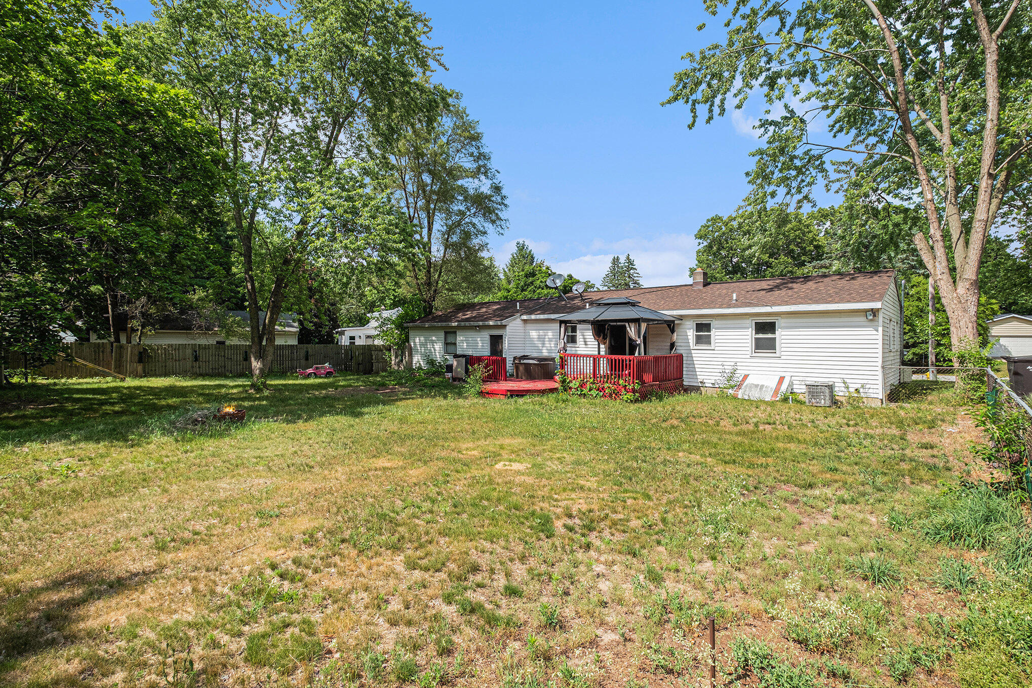 5879 Glenbrook Avenue SE