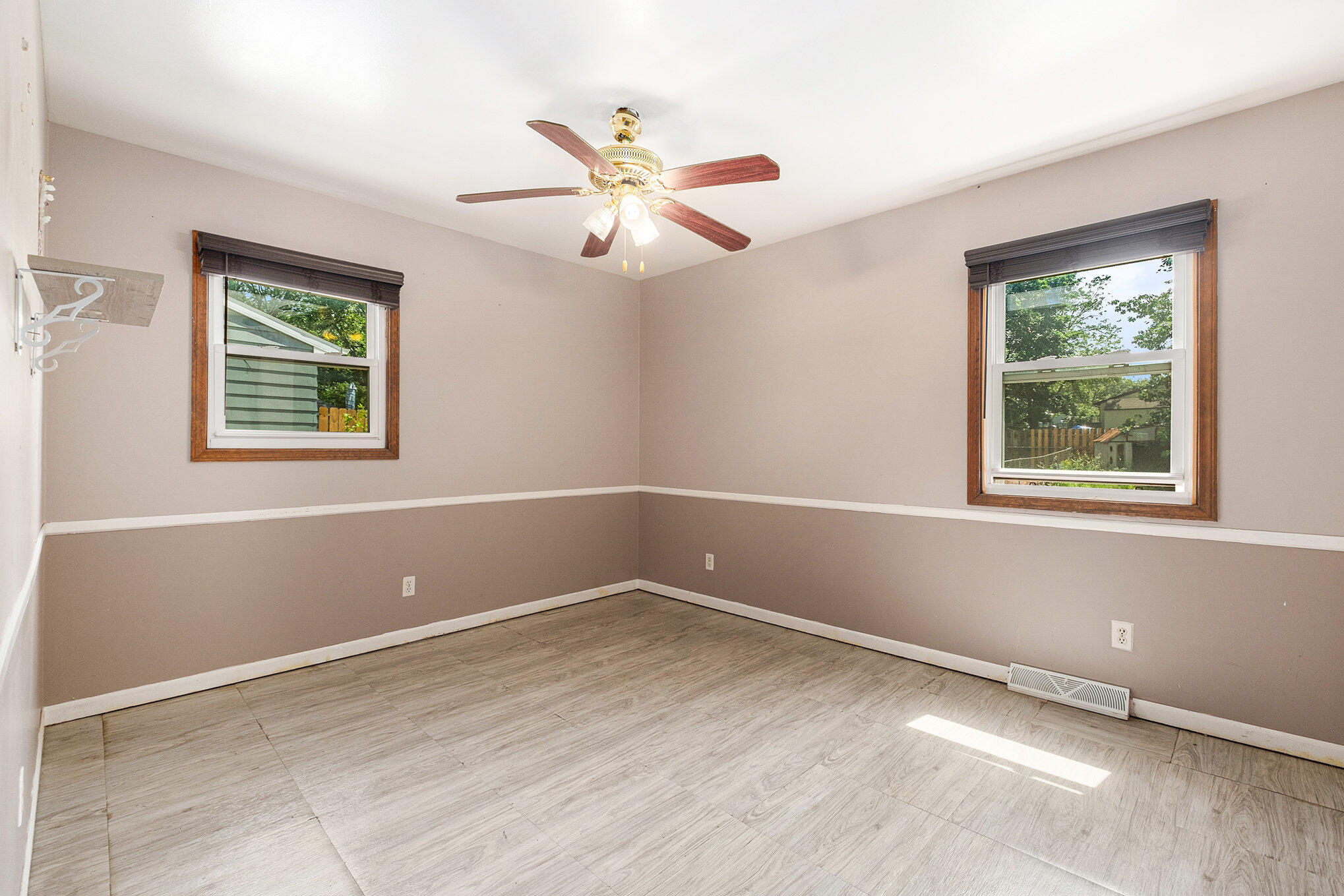 5879 Glenbrook Avenue SE