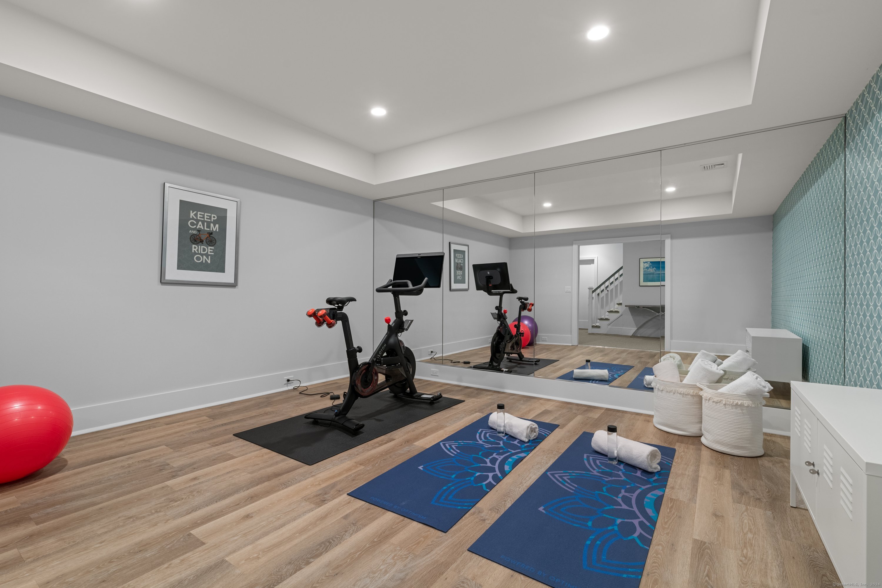 6 Burr Farms Road