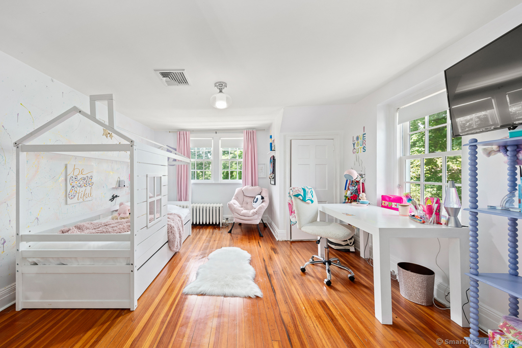 4 Sylvan Road South
