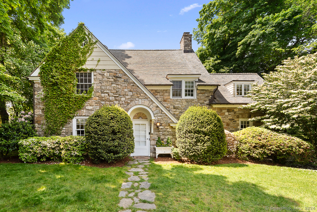 4 Sylvan Road South