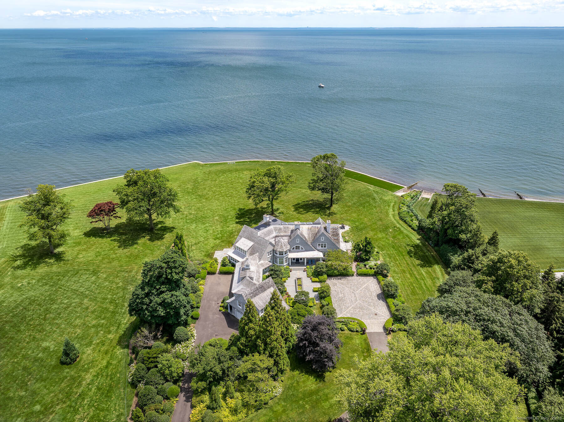 122 Beachside Avenue