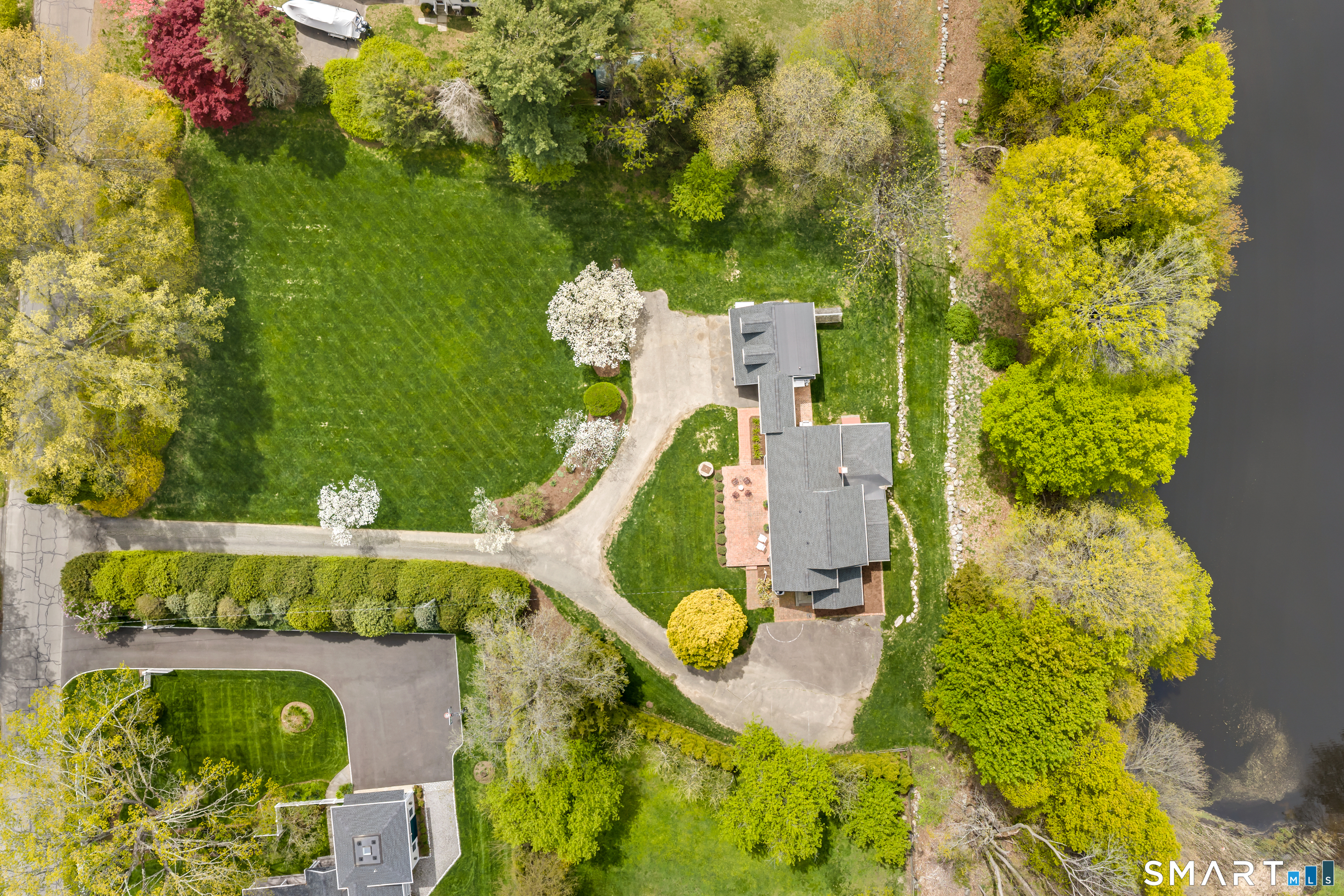 4 Wake Robin Road