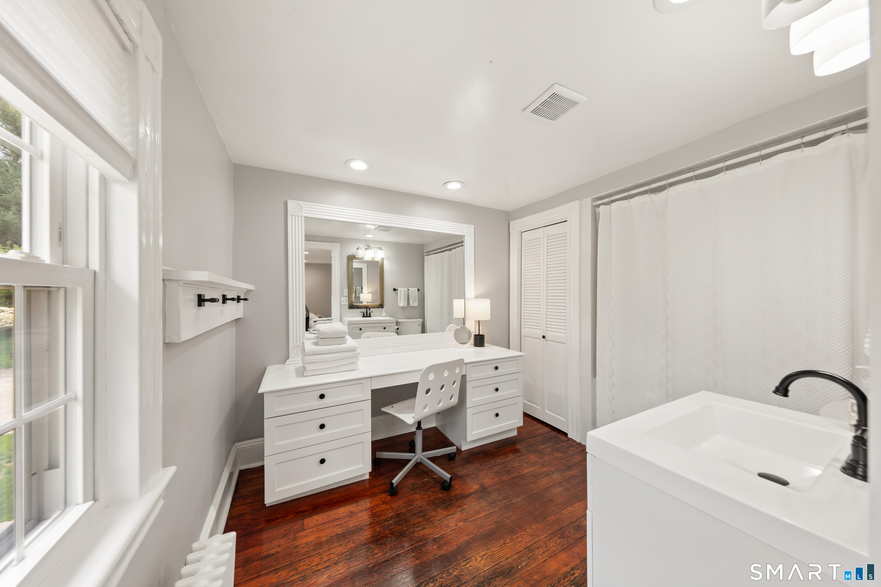 4 Wake Robin Road
