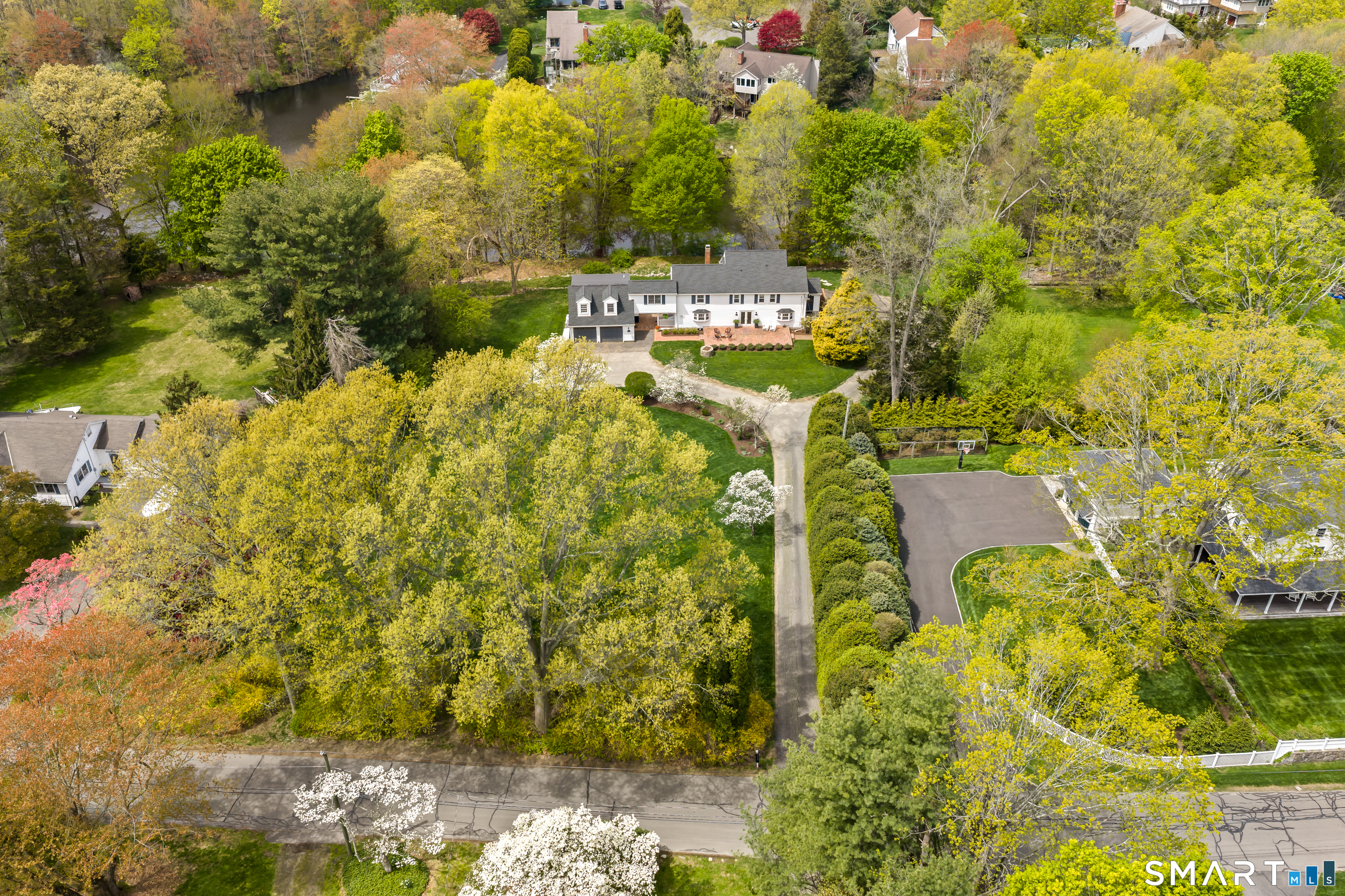 4 Wake Robin Road