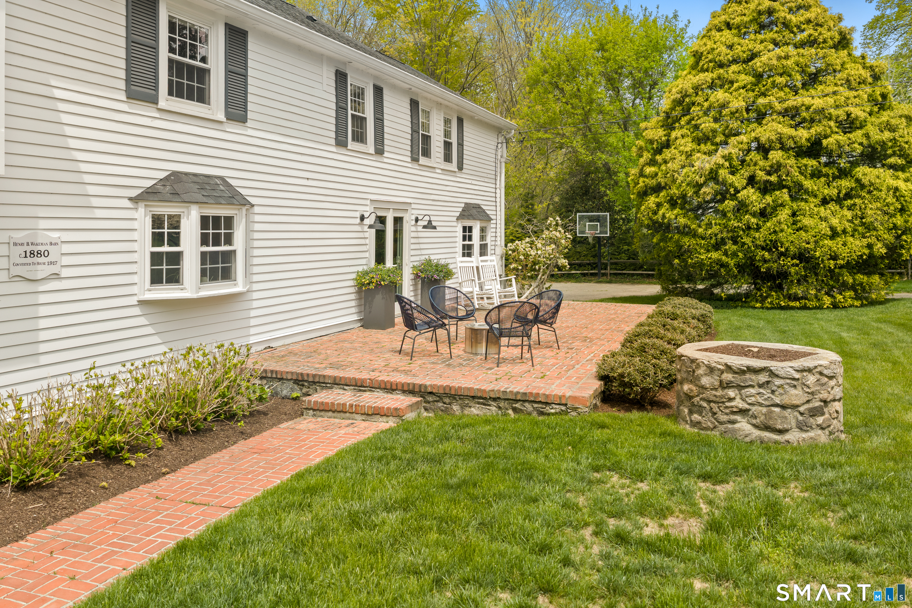 4 Wake Robin Road