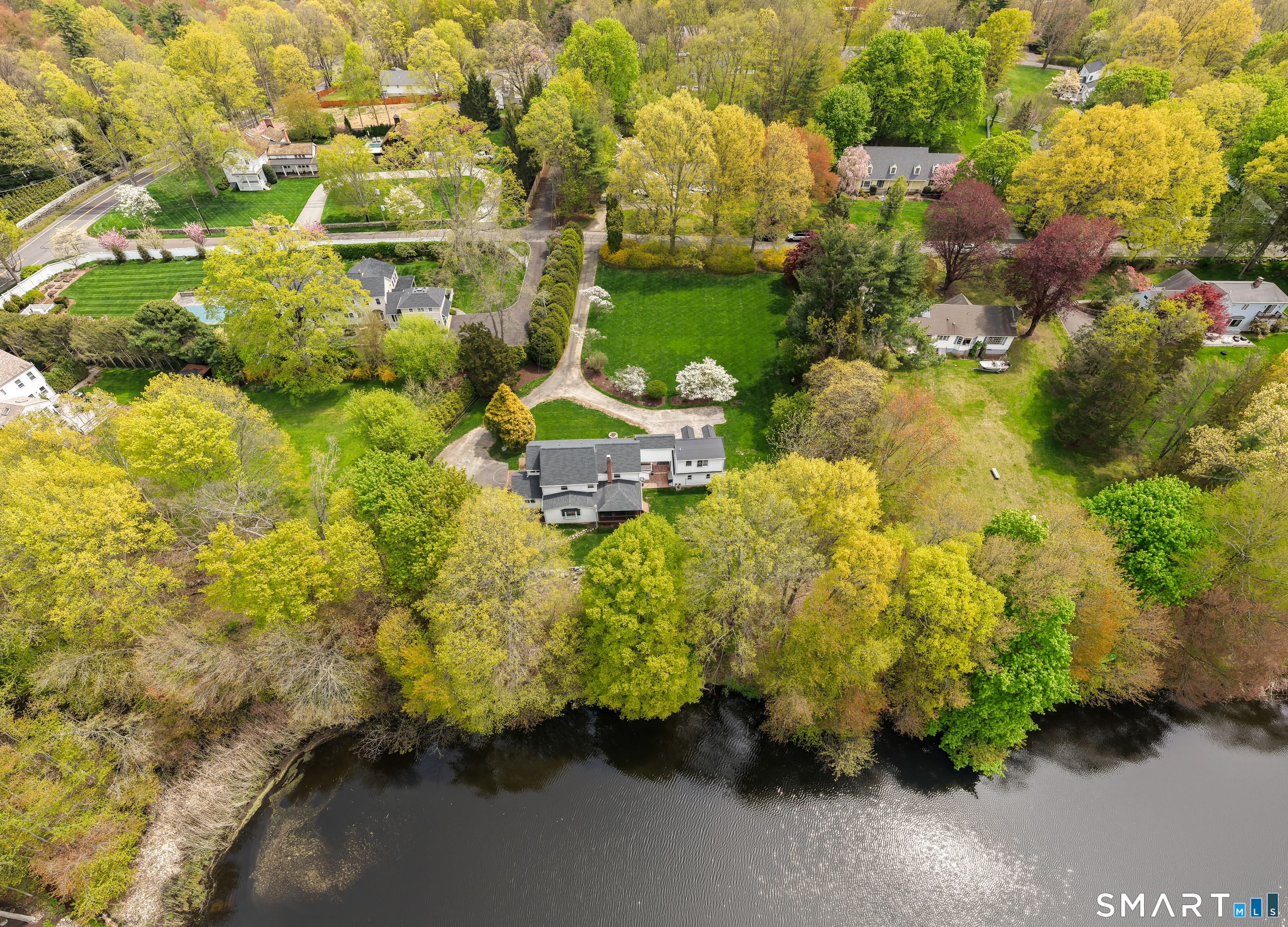 4 Wake Robin Road