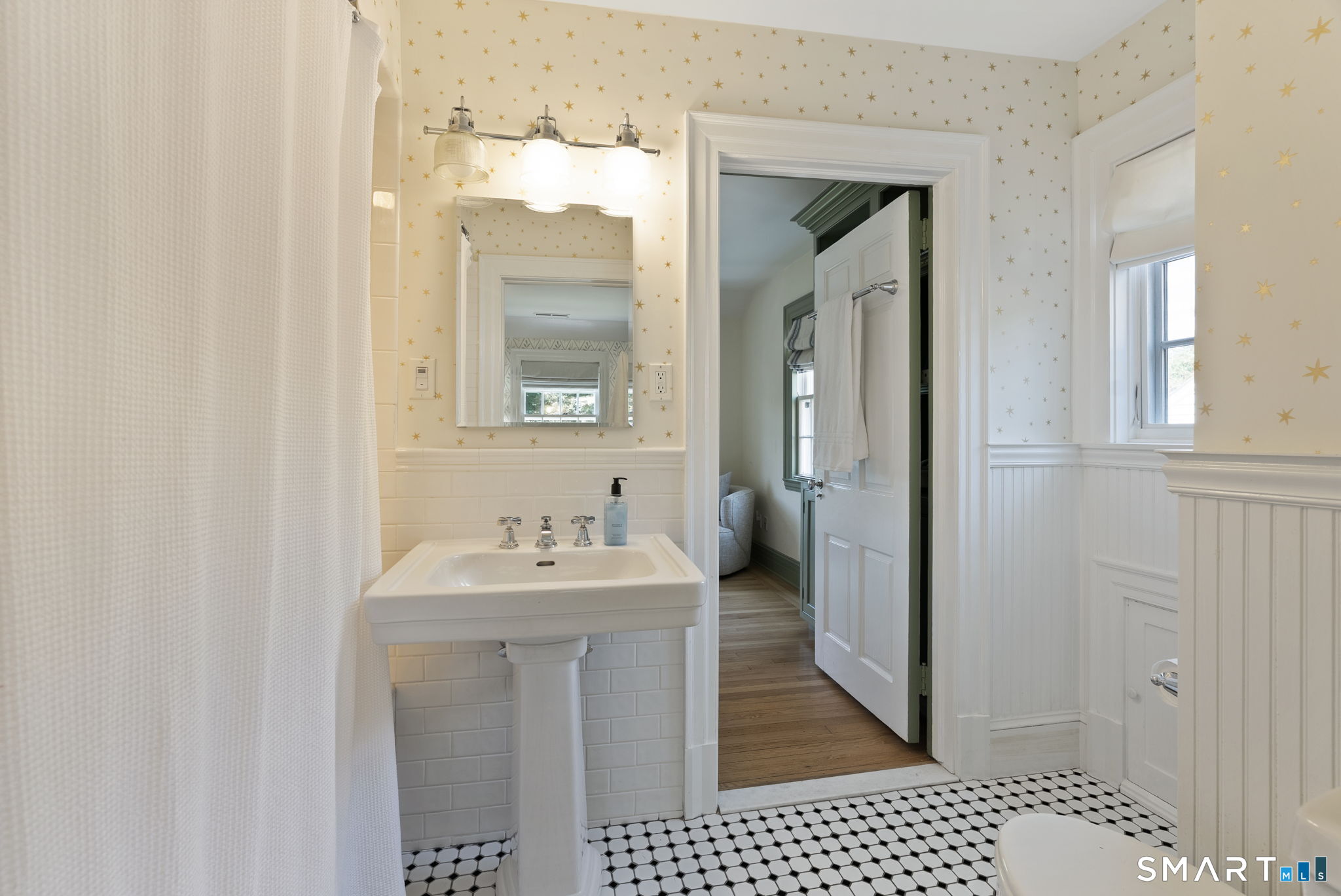 6 Clapboard Hill Road