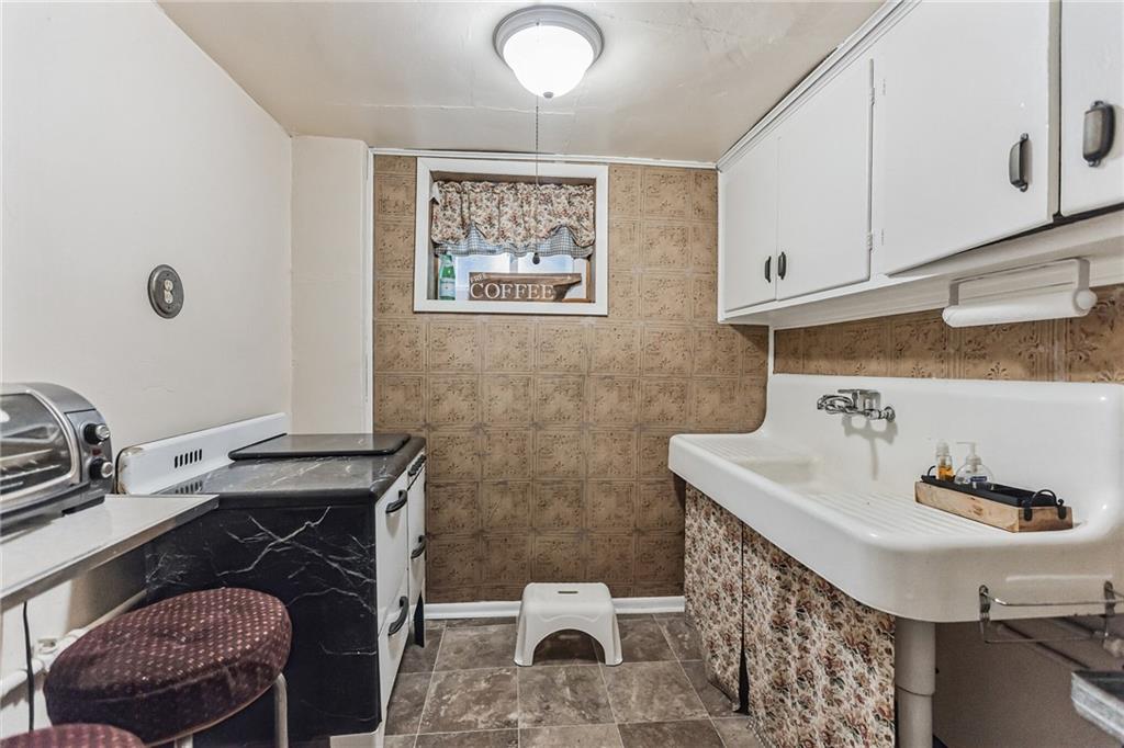 1561 East 31st Street