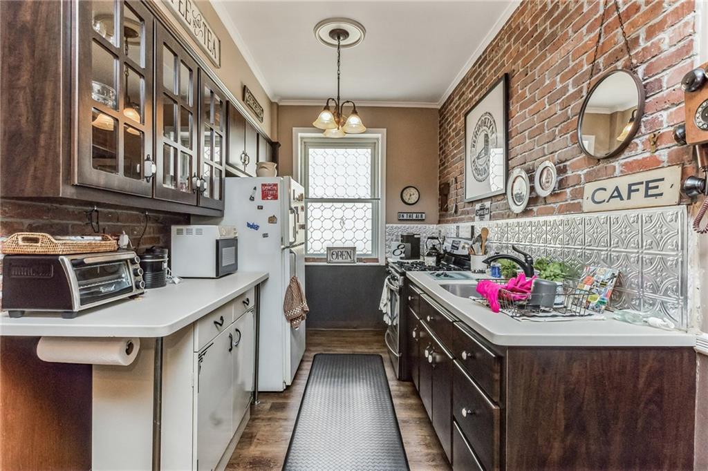 1561 East 31st Street