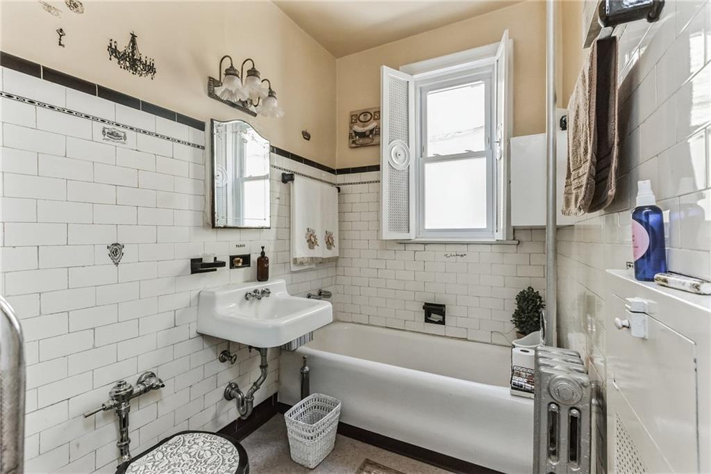 1561 East 31st Street