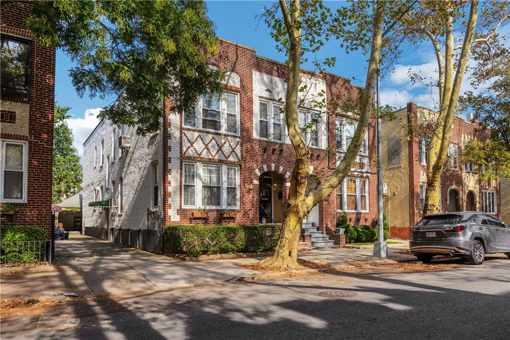1561 East 31st Street