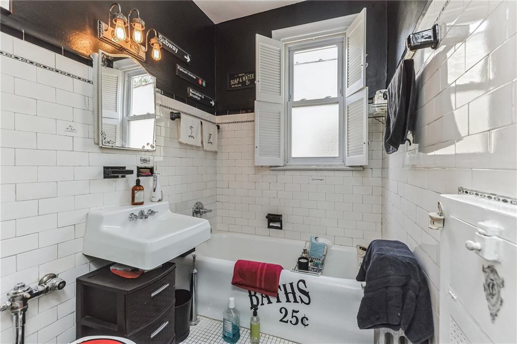 1561 East 31st Street
