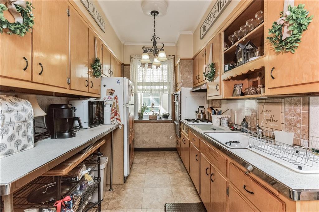 1561 East 31st Street