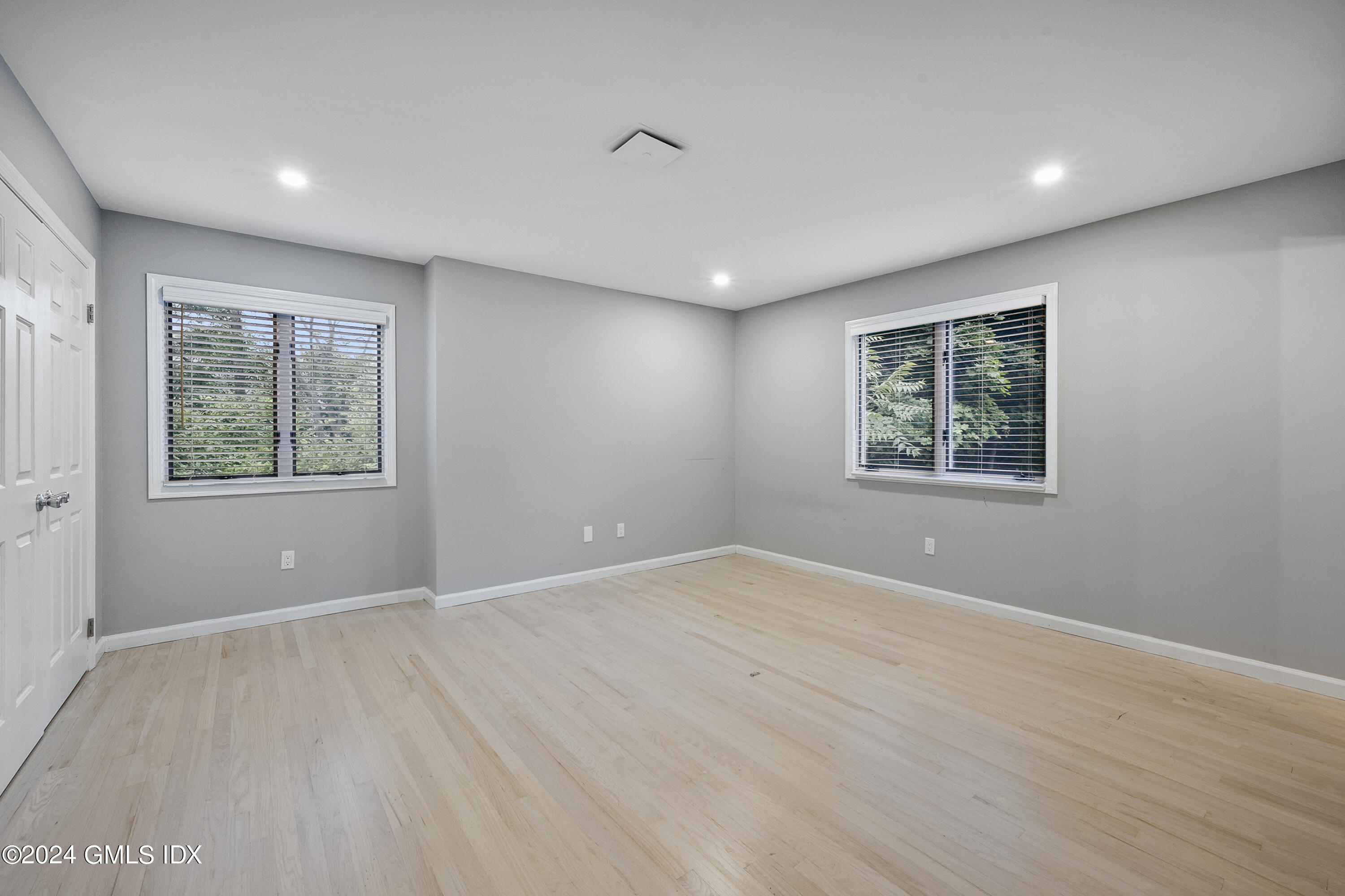 12 Idlewild Manor, 12