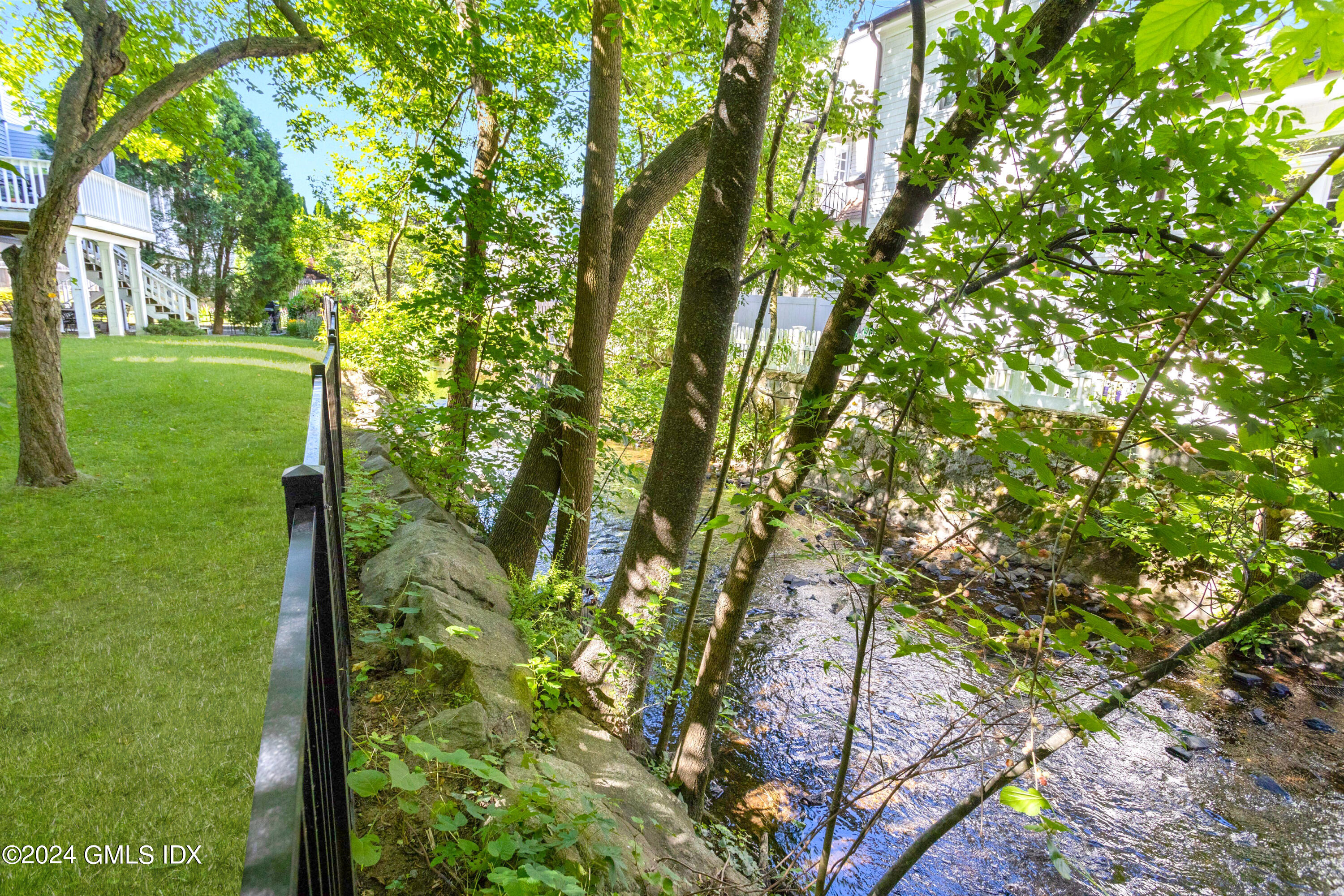 12 Idlewild Manor, 12