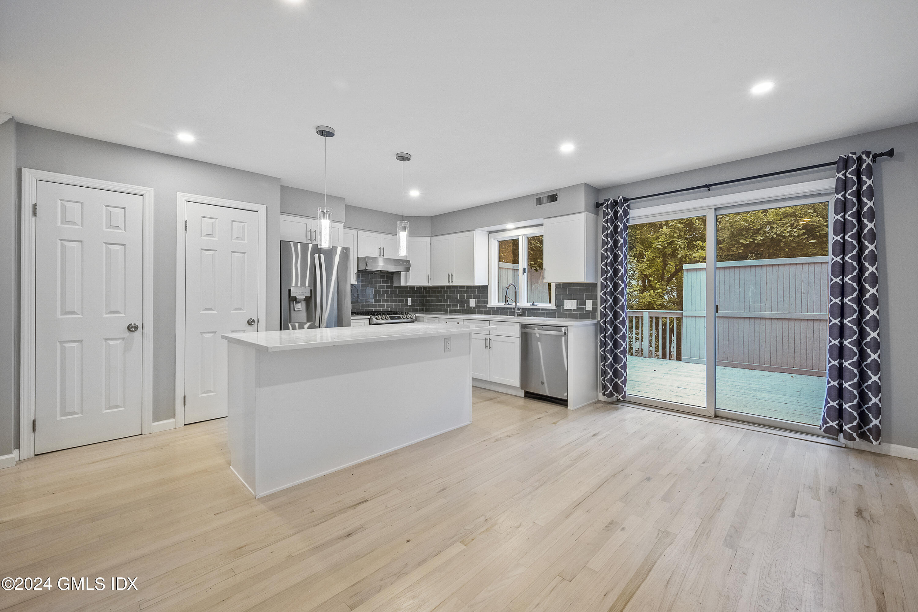 12 Idlewild Manor, 12