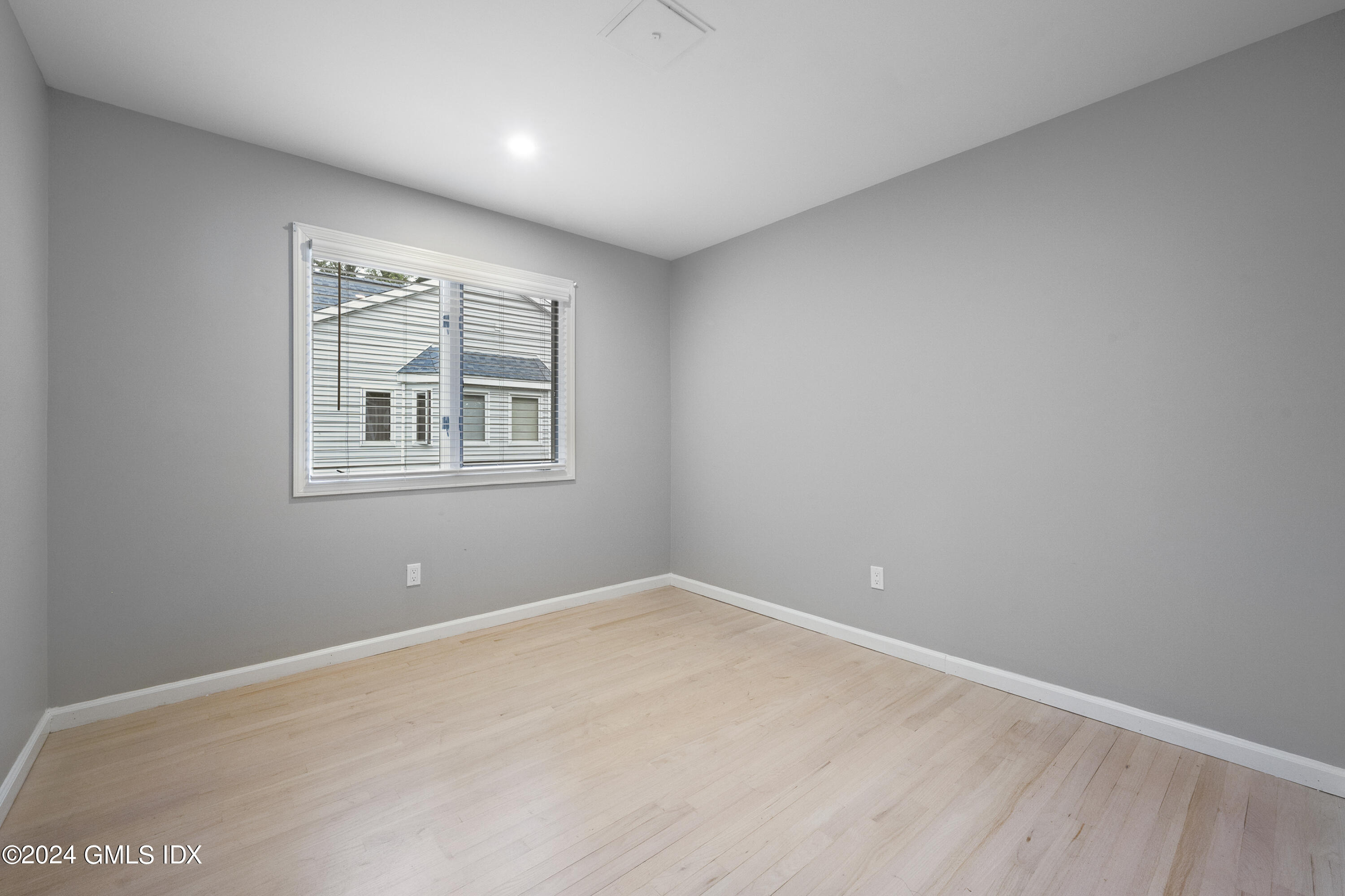12 Idlewild Manor, 12