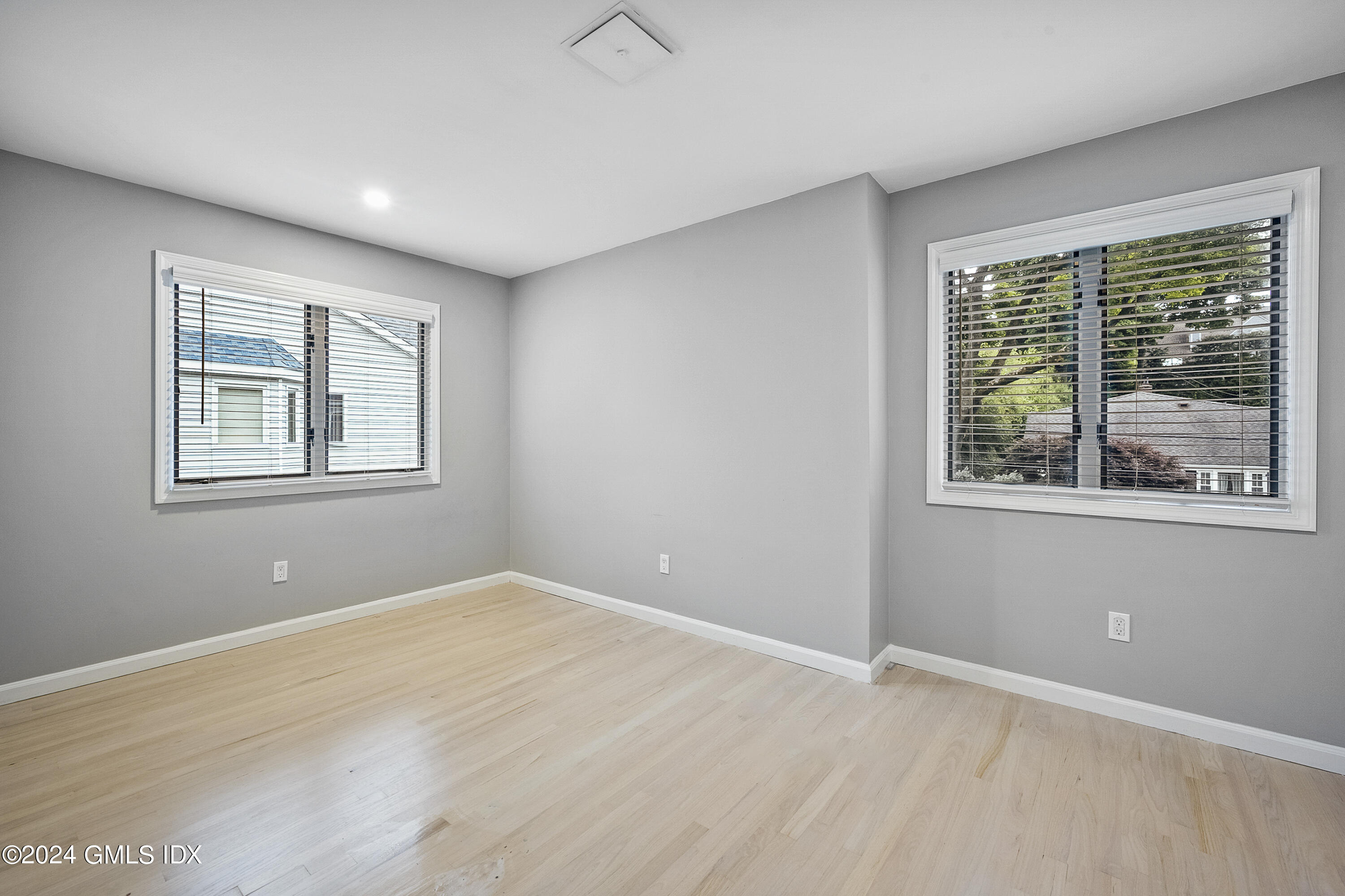 12 Idlewild Manor, 12