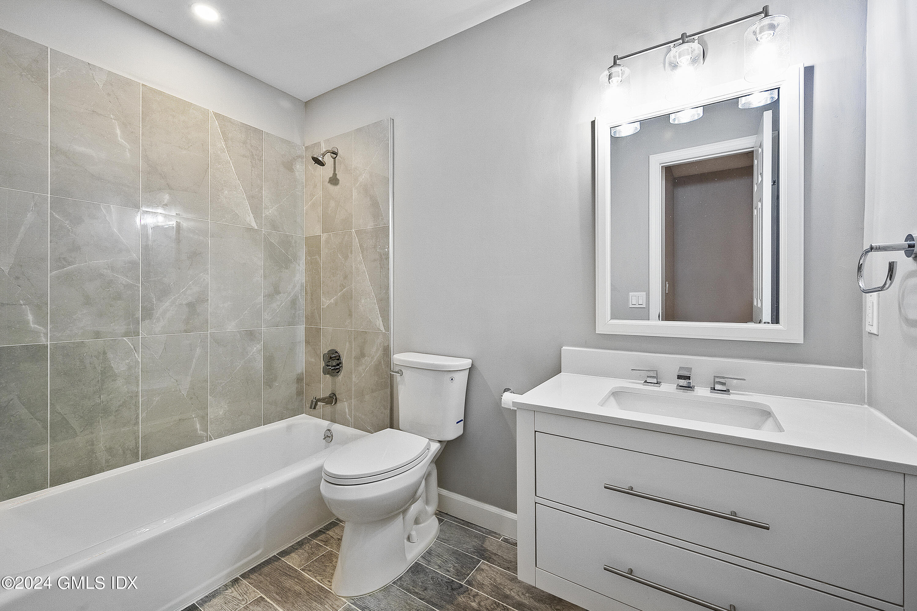 12 Idlewild Manor, 12