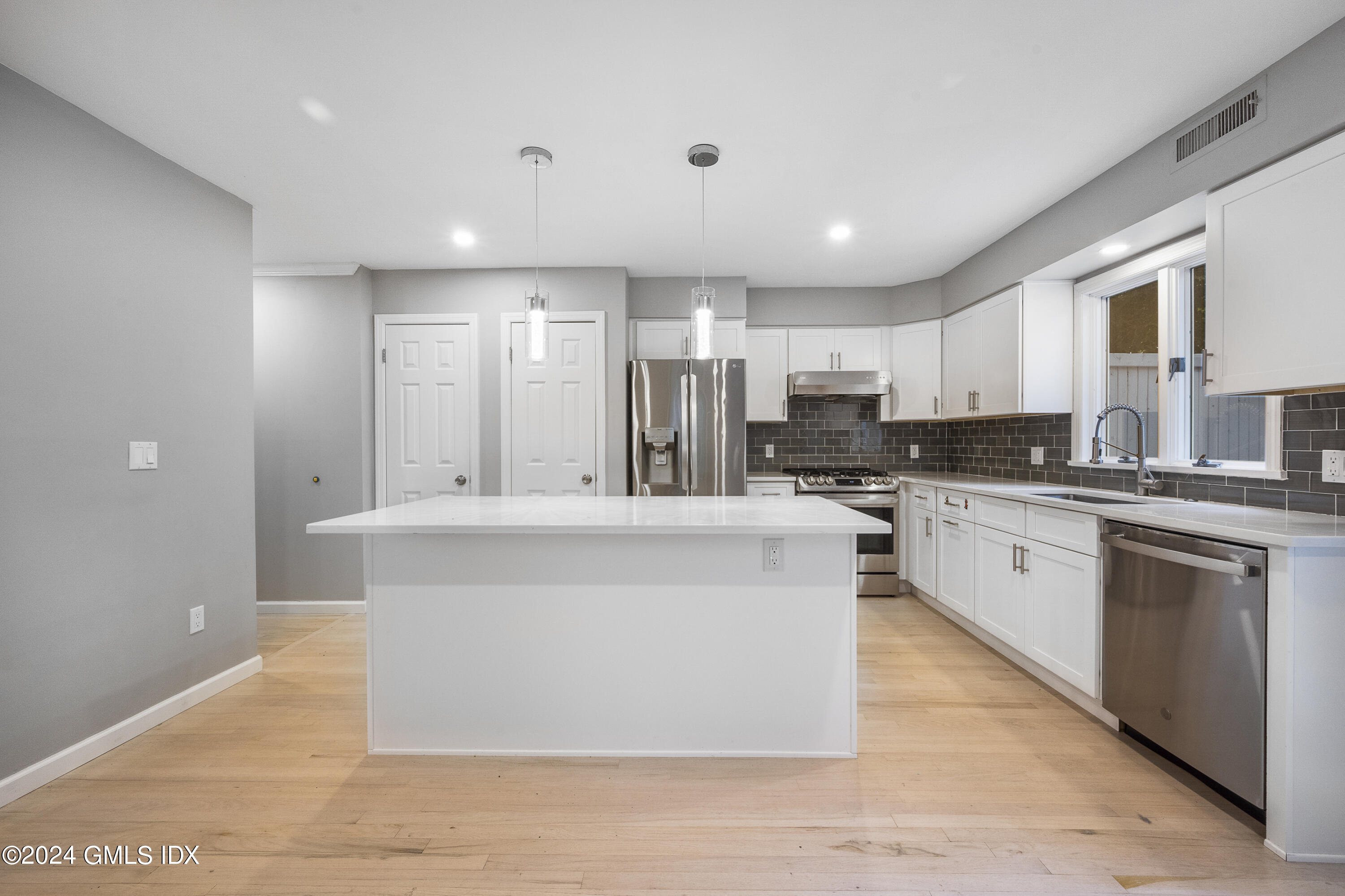 12 Idlewild Manor, 12
