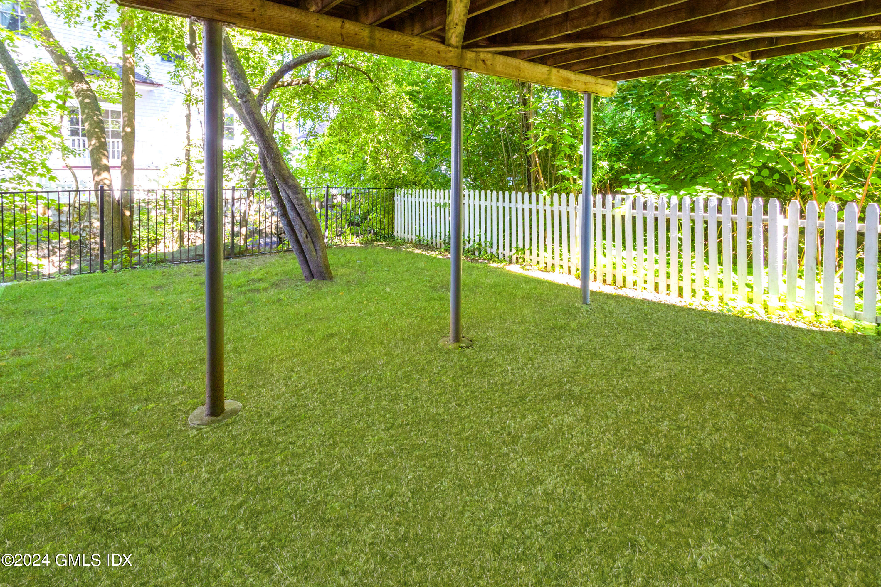 12 Idlewild Manor, 12