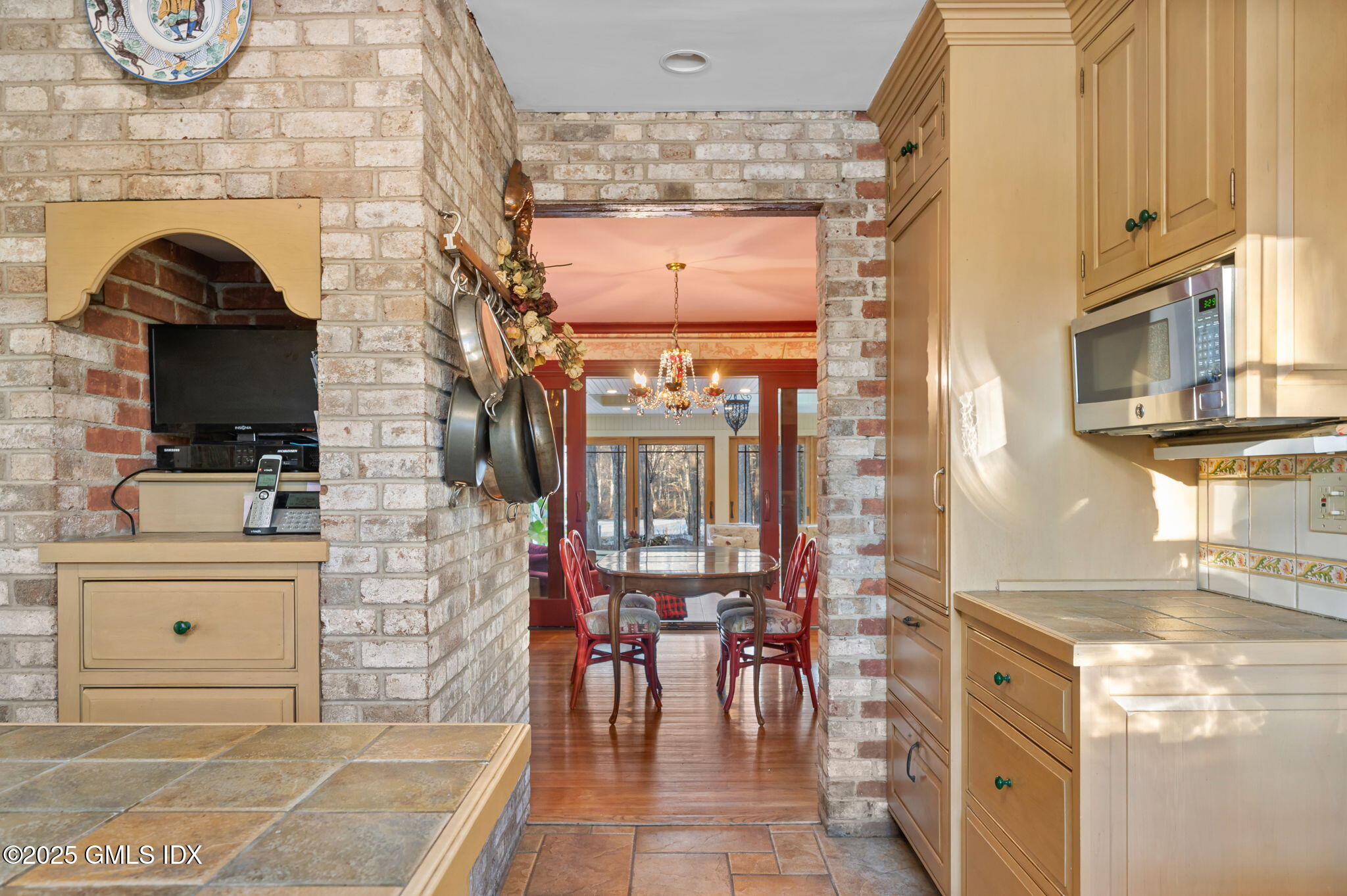 362 Hollow Tree Ridge Road