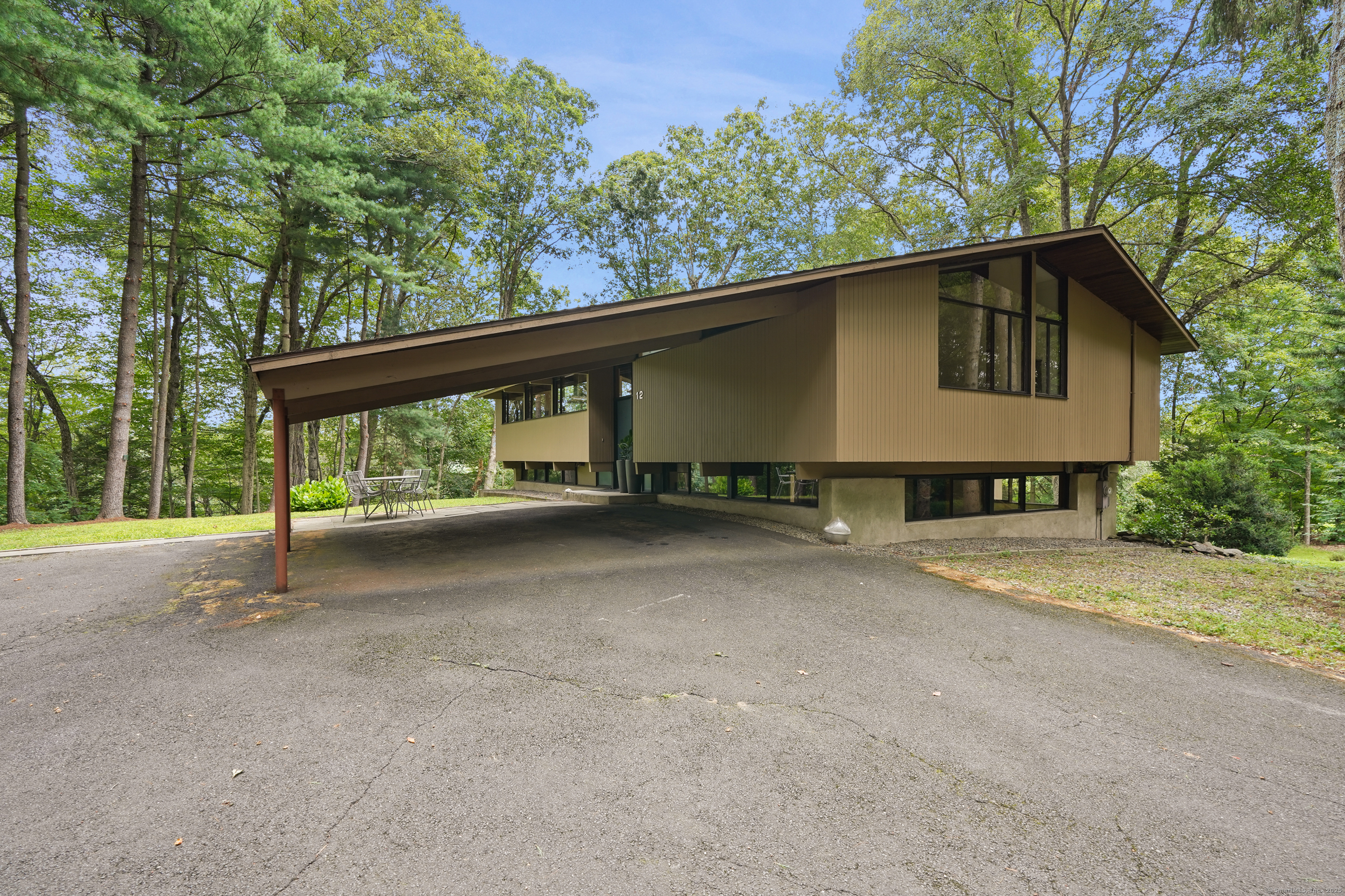 12 Mountain Road