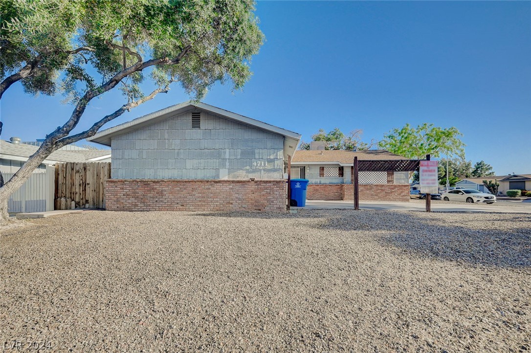 4711 East Flamingo Road