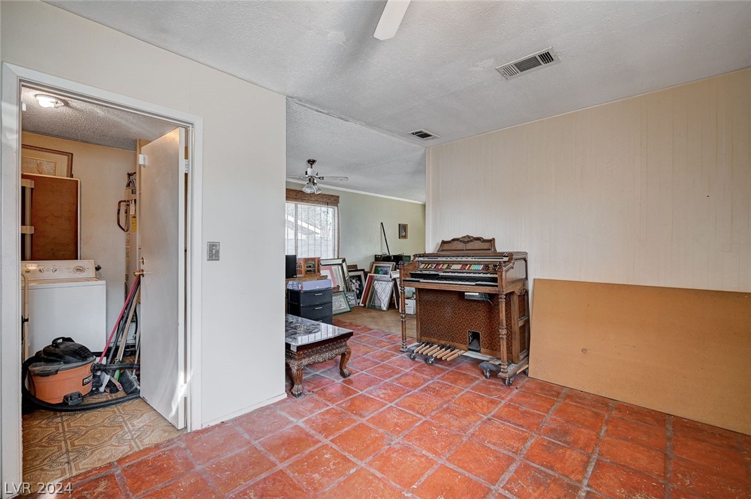 4711 East Flamingo Road