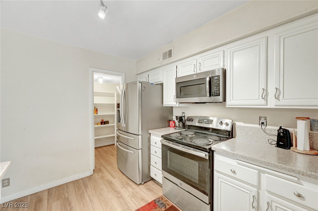 3261 Ennis Court
