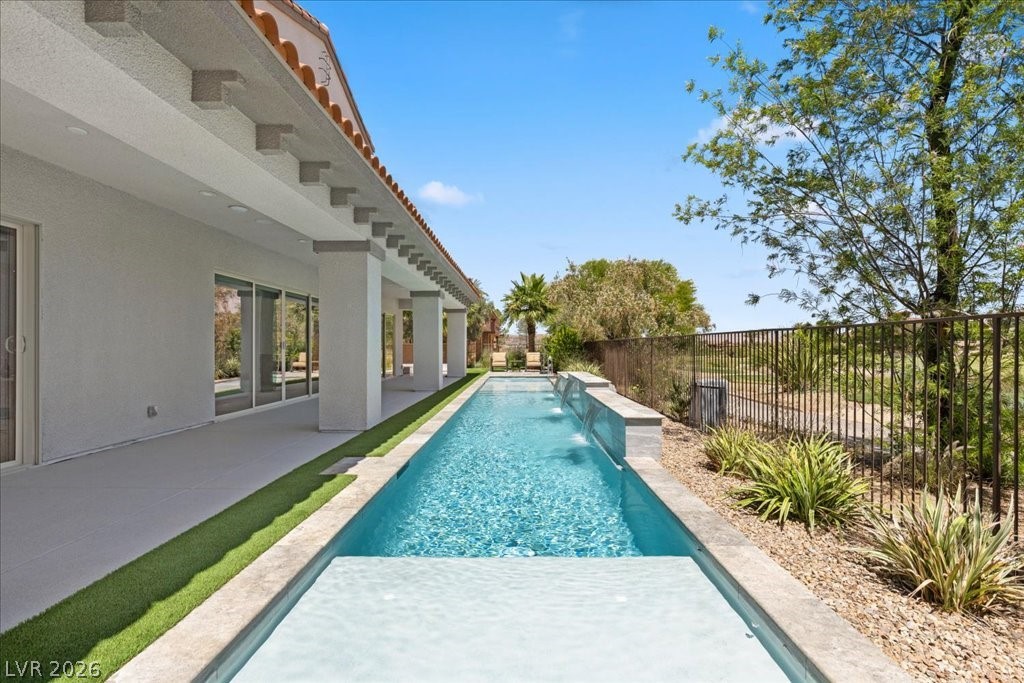 9 Rue Promenade Way