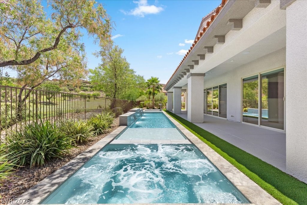 9 Rue Promenade Way