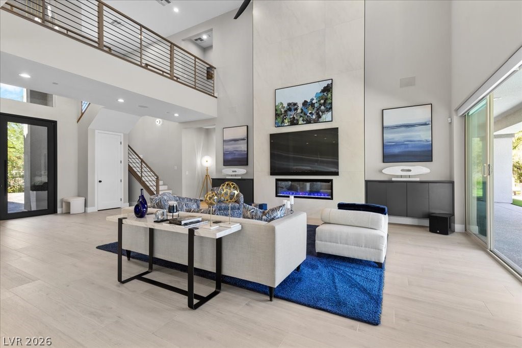 9 Rue Promenade Way