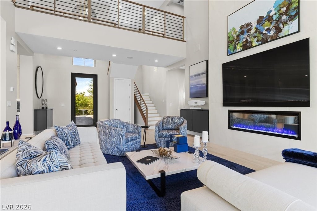 9 Rue Promenade Way