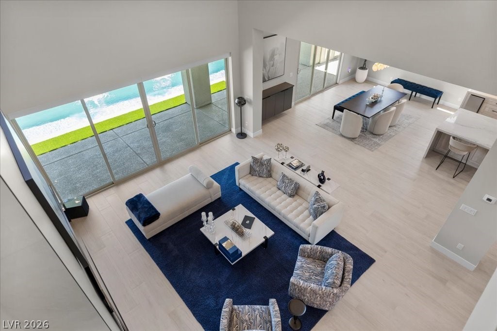 9 Rue Promenade Way