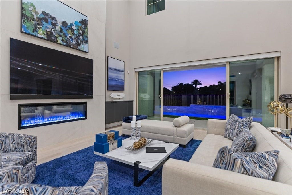 9 Rue Promenade Way