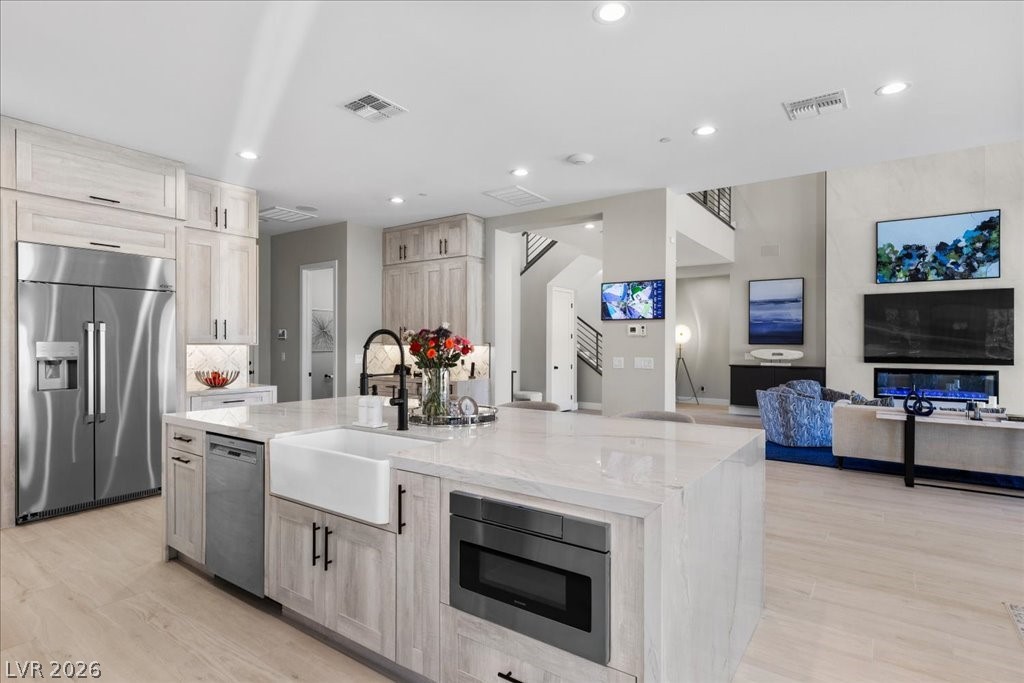 9 Rue Promenade Way