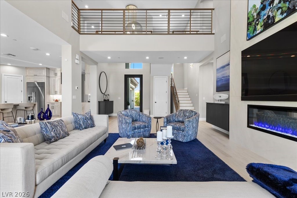 9 Rue Promenade Way