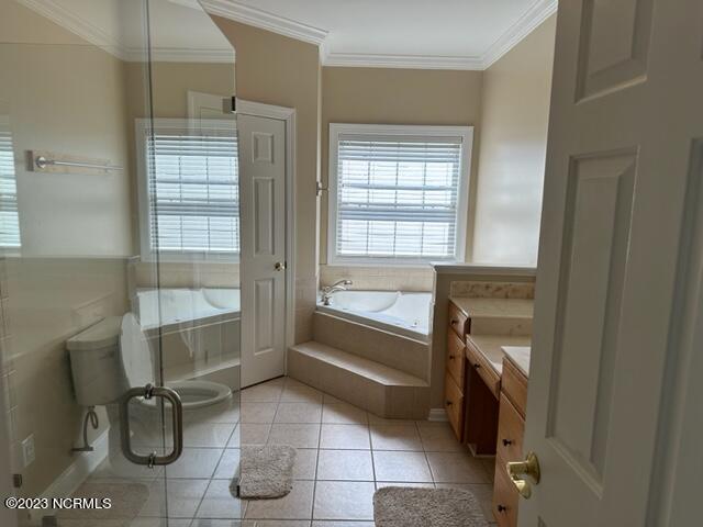 2220 E Dolphin Drive