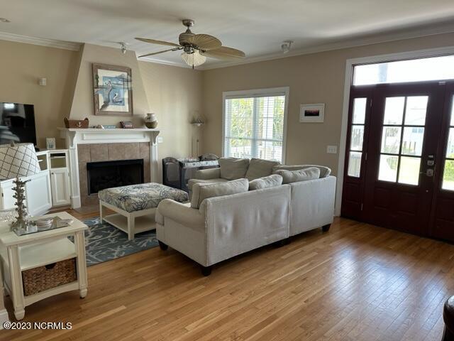 2220 E Dolphin Drive