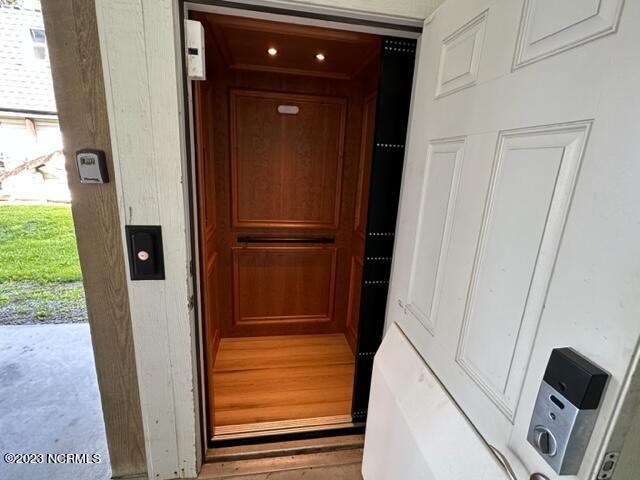 2220 E Dolphin Drive