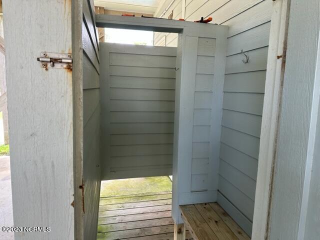 2220 E Dolphin Drive