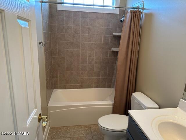 2220 E Dolphin Drive