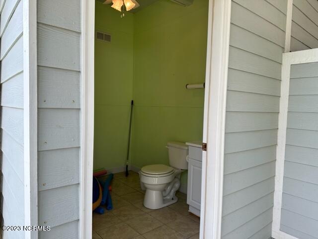 2220 E Dolphin Drive