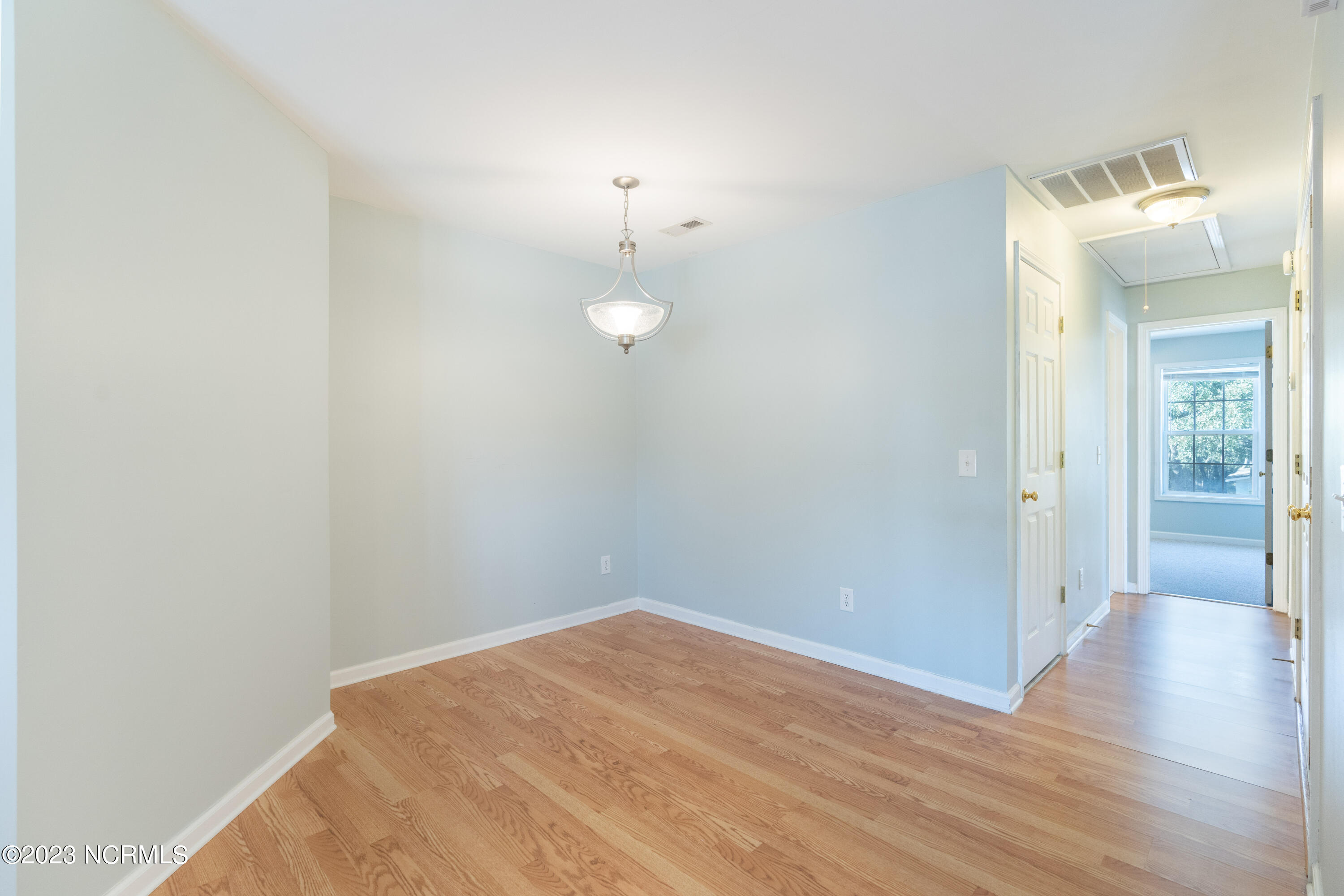 414 Mcglamery Street, 16