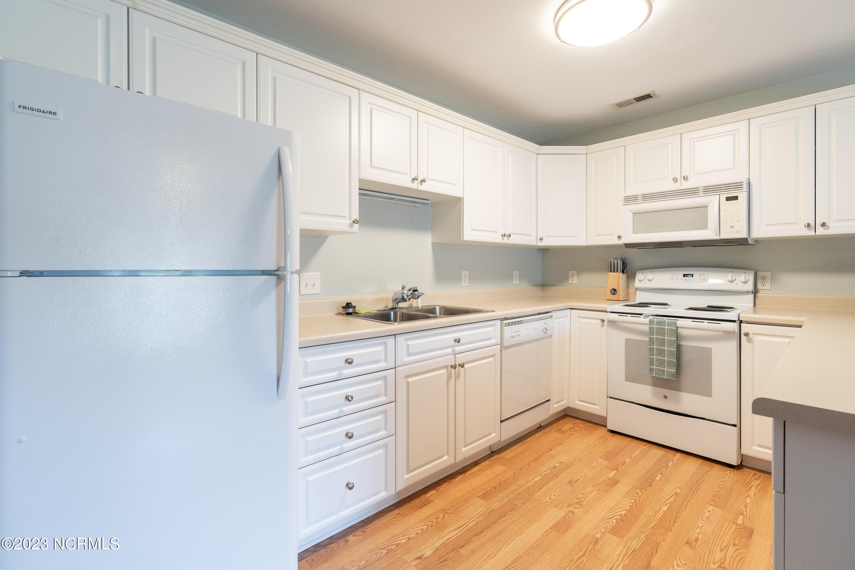 414 Mcglamery Street, 16