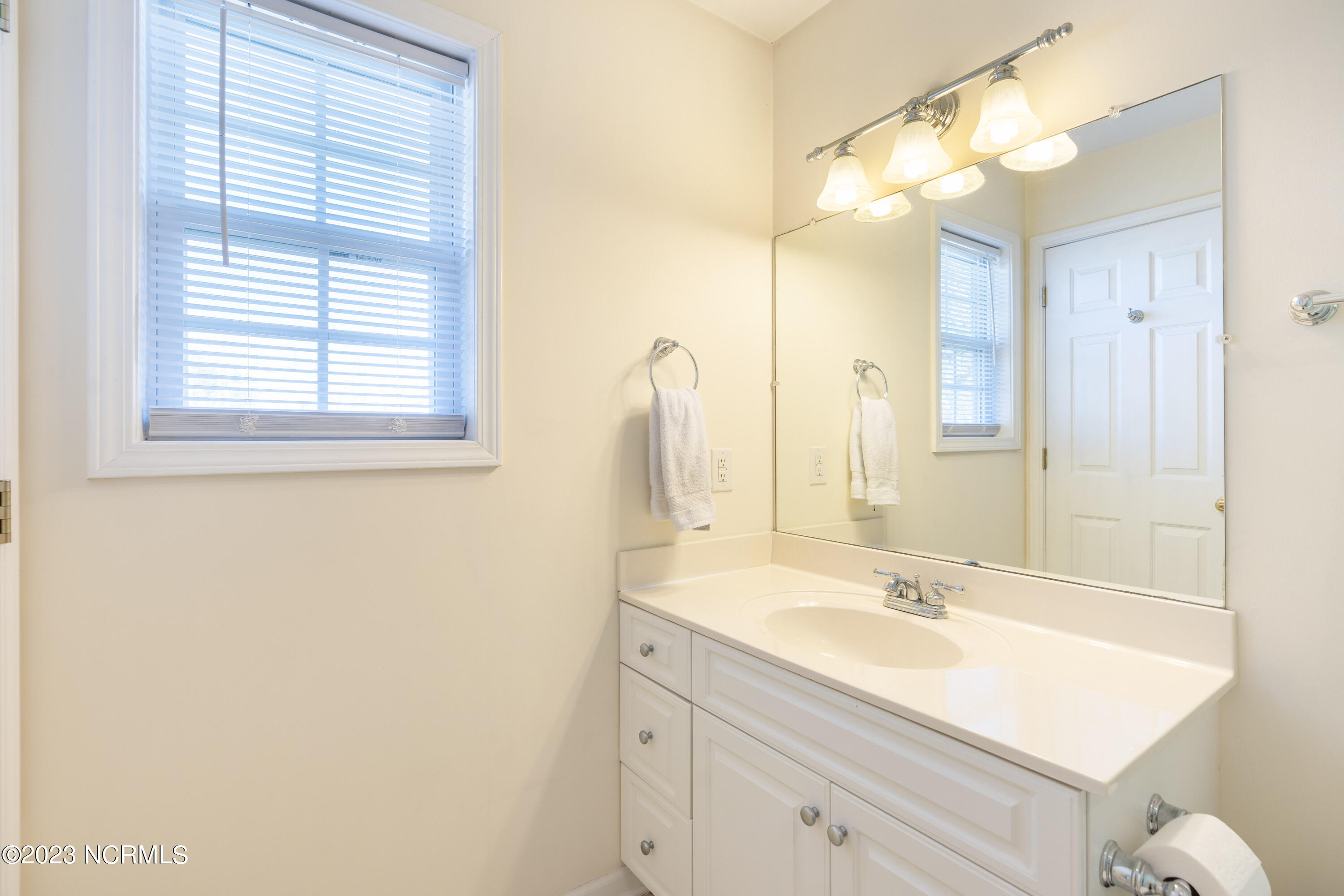 414 Mcglamery Street, 16