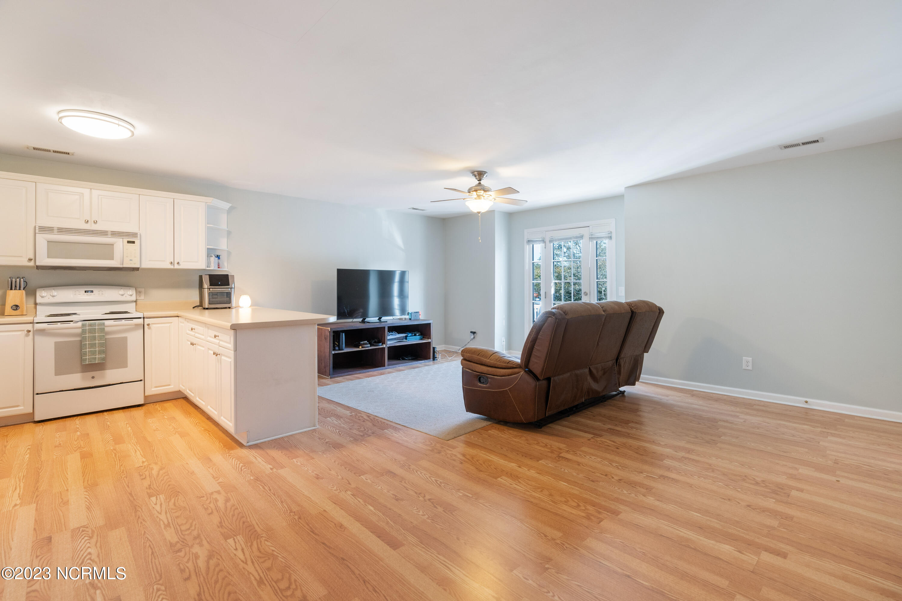 414 Mcglamery Street, 16